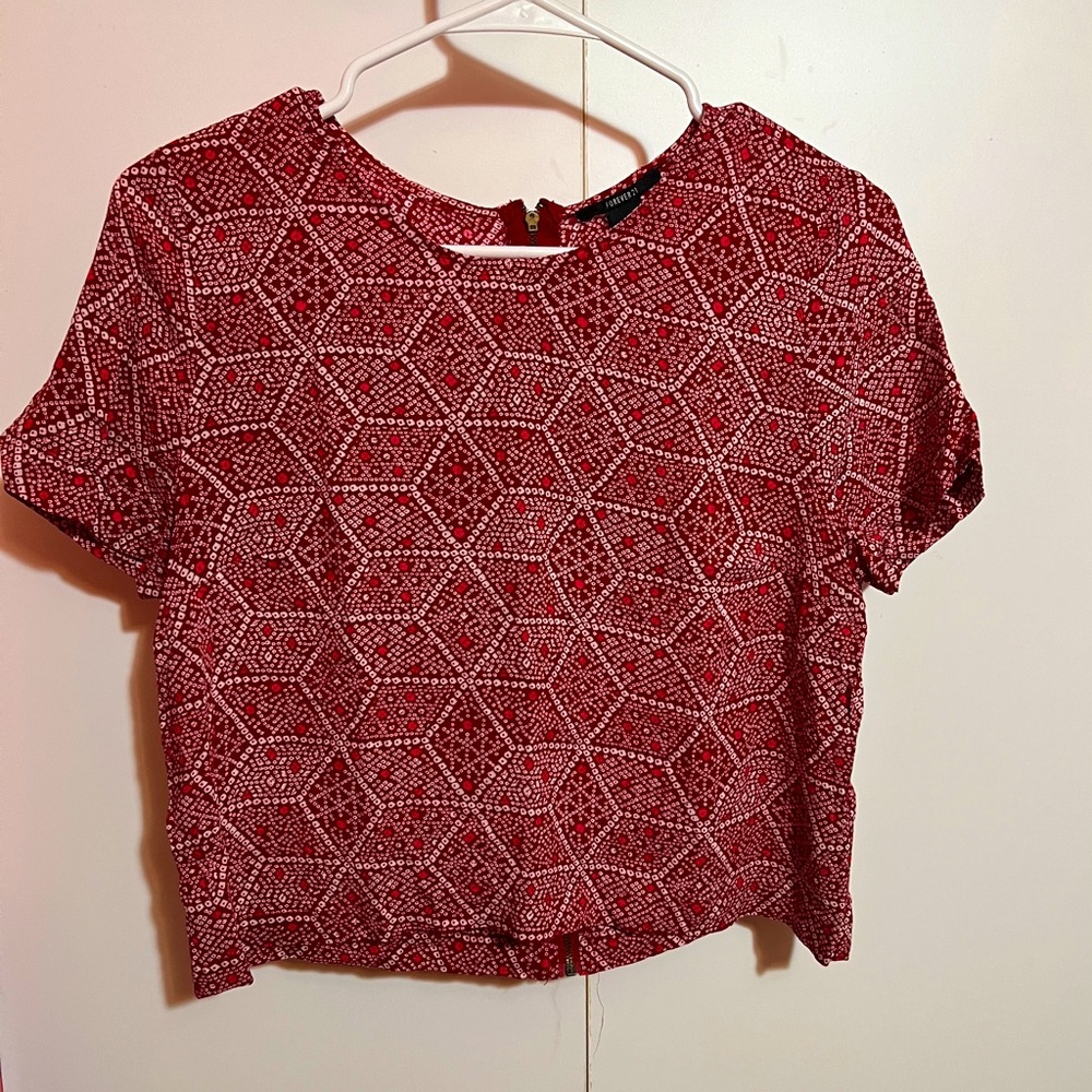 Forever 21 red/white patterned short sleeve top! Has slight crop to it.